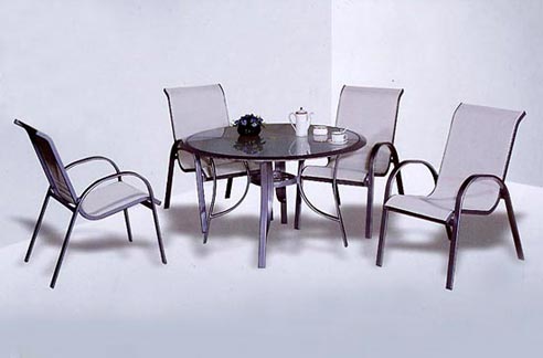 Set de muebles de la linea Plaza. - Set de 4 sillas y mesa de centro.